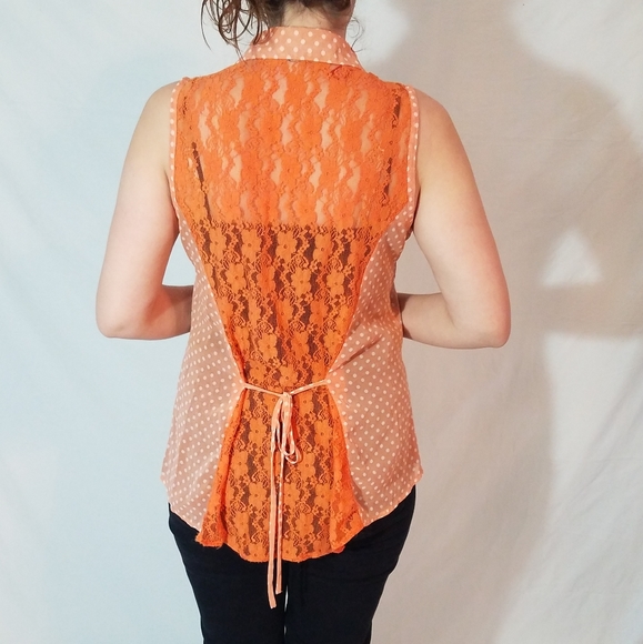 Beautiful sleeveless woman's blouse! - Picture 2 of 7